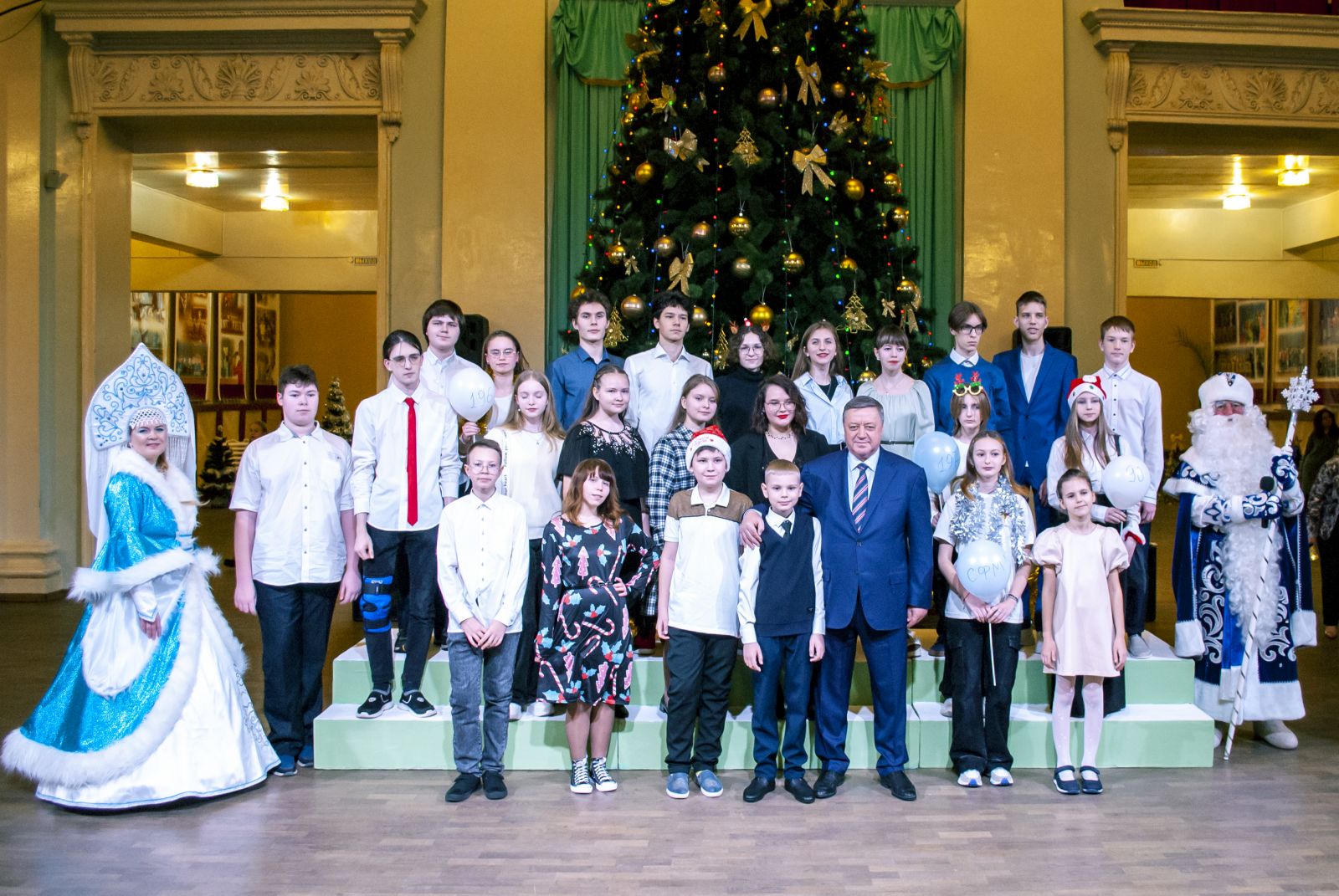 В Северске состоялась новогодняя ёлка для одаренных детей | 28.12.2023 |  Северск - БезФормата